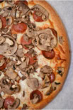 Ronny's pizza with pepperoni and mushrooms
